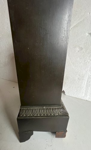 Pendule en bronze a patine verte Style Empire XIX siècle