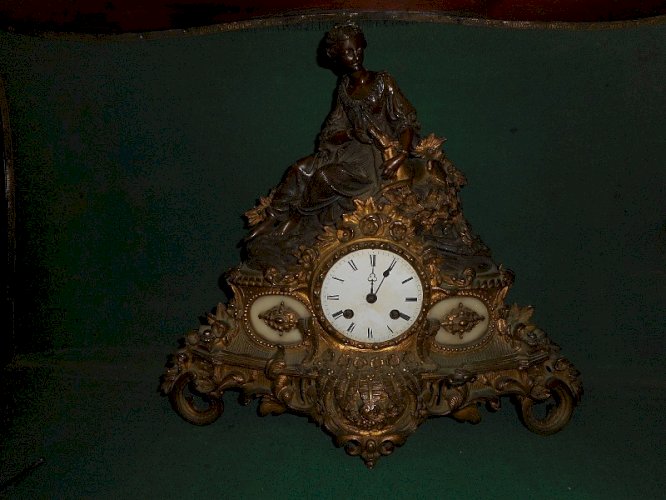 PENDULE EN BRONZE HORLOGELA FEMME A LA BICHE N° 11