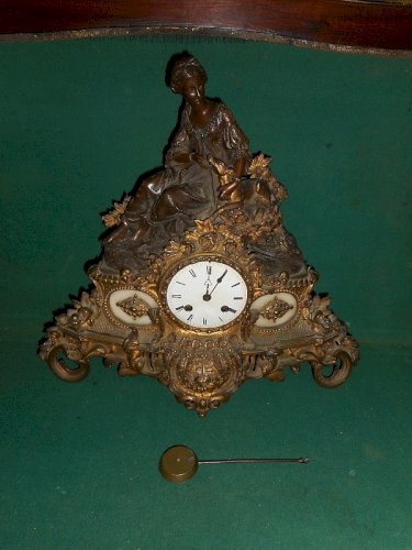 PENDULE EN BRONZE HORLOGELA FEMME A LA BICHE N° 11