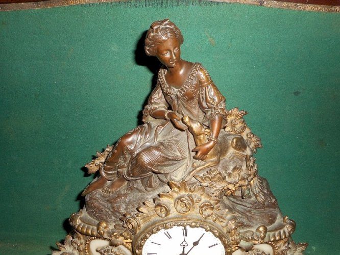 PENDULE EN BRONZE HORLOGELA FEMME A LA BICHE N° 11