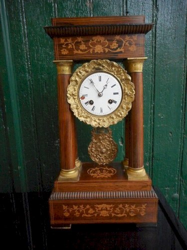 PENDULE HORLOGE A COLONNES PORTIQUE MARQUETERIE N° 2