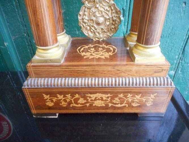 PENDULE HORLOGE A COLONNES PORTIQUE MARQUETERIE N° 2