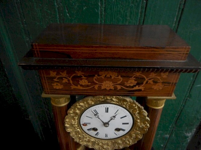 PENDULE HORLOGE A COLONNES PORTIQUE MARQUETERIE N° 2