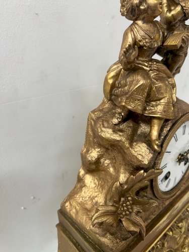 Pendule Romantique en bronze doré XIX siècle
