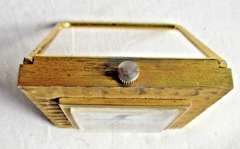 Pendulette de table Art Déco, métal plaqué OR signée PIROFA Antichoc, fonctionne
