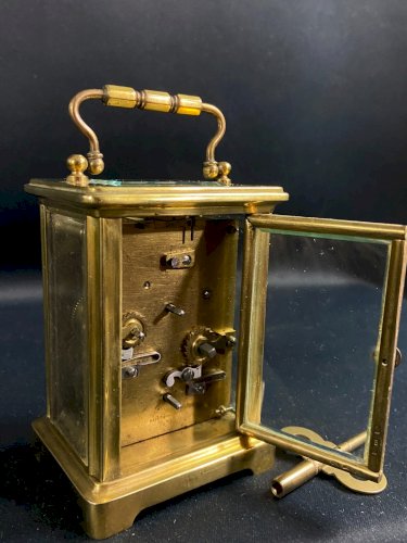 Pendulette de voyage dite d'officier en laiton doré XIXe Napoléon III