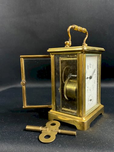 Pendulette de voyage dite d'officier en laiton doré XIXe Napoléon III