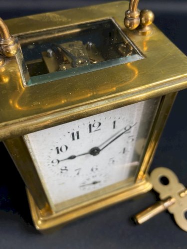 Pendulette de voyage dite d'officier en laiton doré XIXe Napoléon III