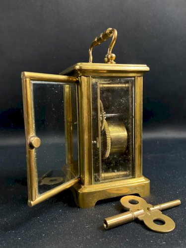 Pendulette de voyage dite d'officier en laiton doré XIXe Napoléon III