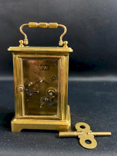 Pendulette de voyage dite d'officier en laiton doré XIXe Napoléon III