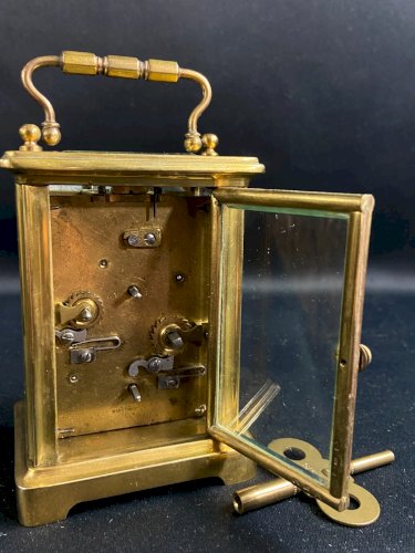 Pendulette de voyage dite d'officier en laiton doré XIXe Napoléon III