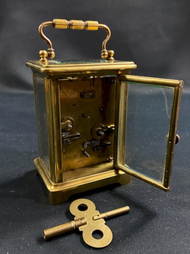 Pendulette de voyage dite d'officier en laiton doré XIXe Napoléon III