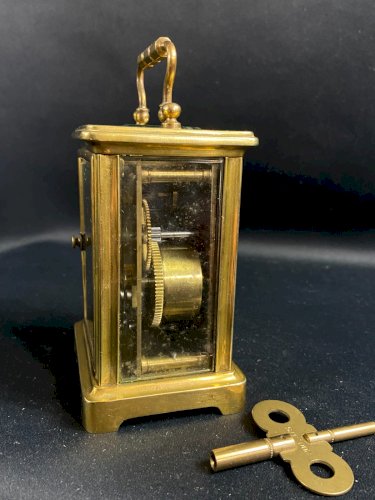 Pendulette de voyage dite d'officier en laiton doré XIXe Napoléon III