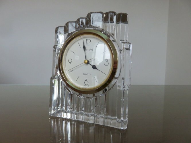 PENDULETTE SEIKO  GLACON  A QUARTZ EN VERRE OU EN CRISTAL 1990 VINTAGE - JAPON