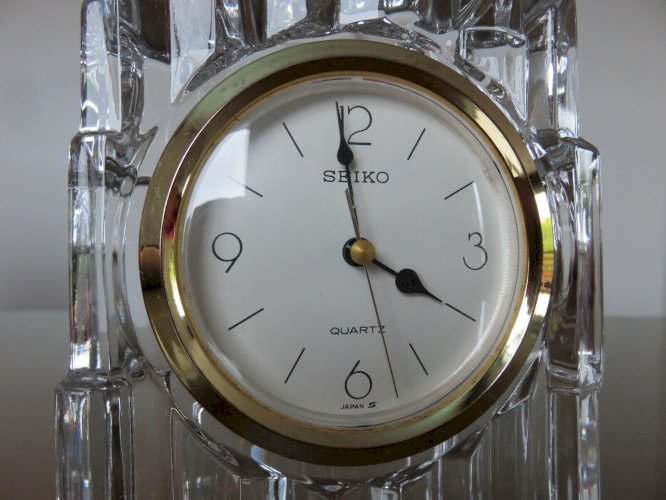 PENDULETTE SEIKO  GLACON  A QUARTZ EN VERRE OU EN CRISTAL 1990 VINTAGE - JAPON