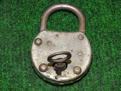 - SMALL OLD METAL PADLOCK WITH ITS KEY WORKS without apparent brand D