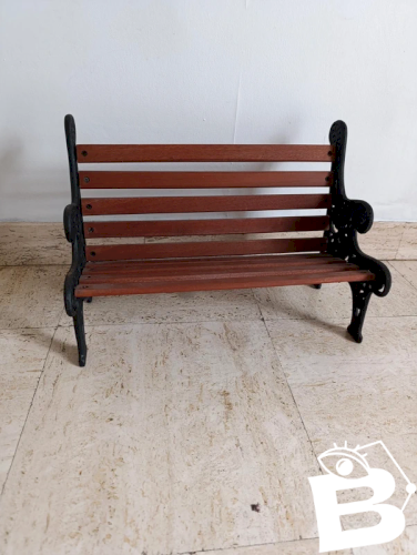 petit banc à poupee en bois et metal en bon etat
