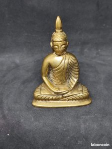 Small bronze or brass Buddha for display cabinet in good condition.