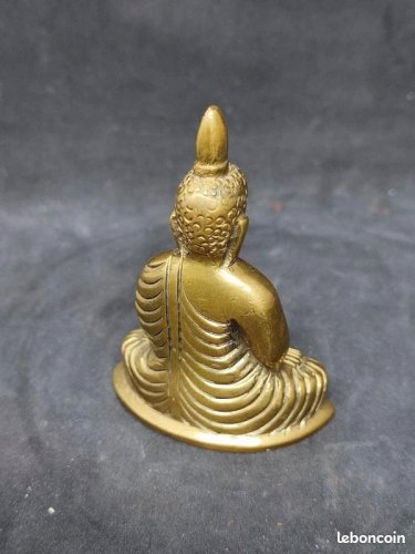 Petit bouddha en bronze ou laiton pour vitrine en bon etat