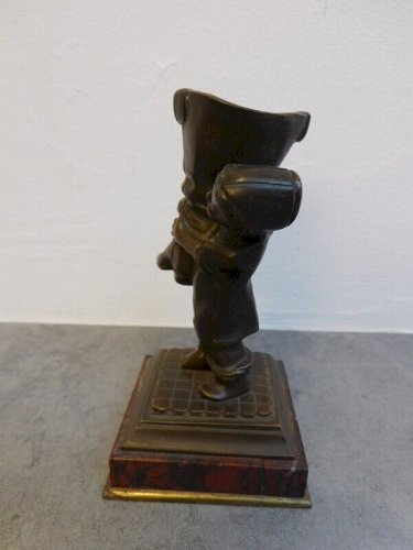 PETIT BRONZE ENFANT A LA BOTTE DU XIX ème SIECLE