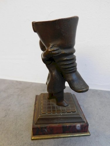 PETIT BRONZE ENFANT A LA BOTTE DU XIX ème SIECLE