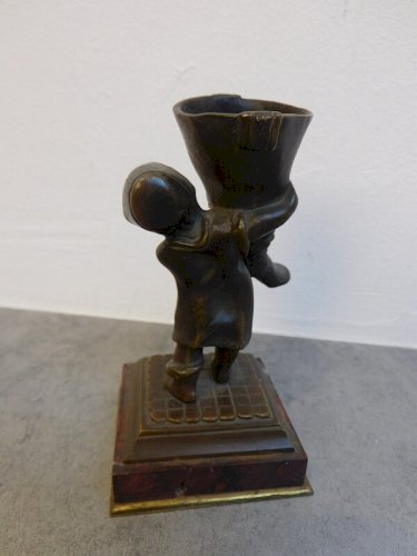 PETIT BRONZE ENFANT A LA BOTTE DU XIX ème SIECLE