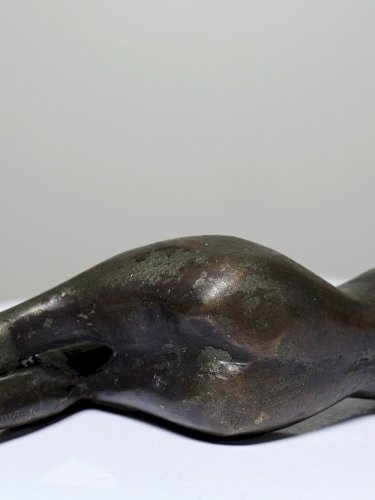 Petit bronze mid-century, petite baigneuse, femme nue allongée