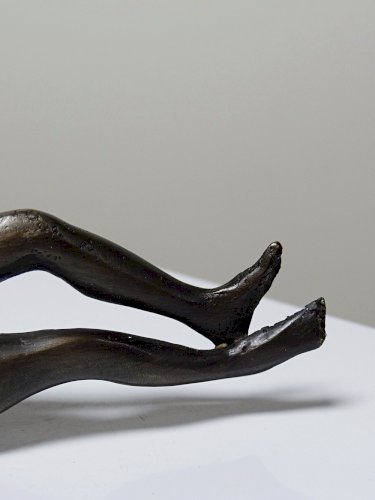 Petit bronze mid-century, petite baigneuse, femme nue allongée