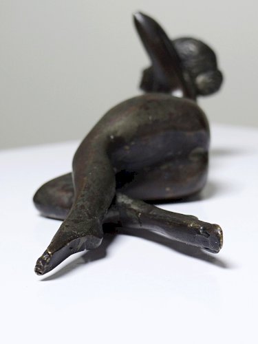 Petit bronze mid-century, petite baigneuse, femme nue allongée