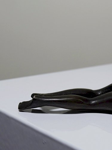 Petit bronze mid-century, petite baigneuse, femme nue allongée