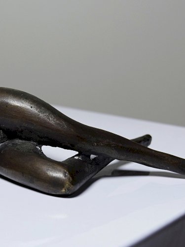 Petit bronze mid-century, petite baigneuse, femme nue allongée