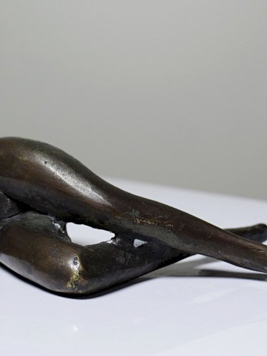 Petit bronze mid-century, petite baigneuse, femme nue allongée