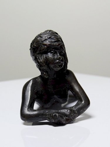 Petit bronze mid-century, petite baigneuse, femme nue allongée