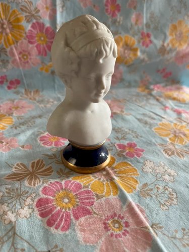 Petit buste biscuit