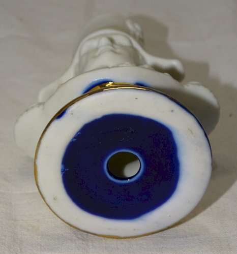 -PETIT BUSTE NAPOLEON BISCUIT BLANC ET PIED PORCELAINE BLEU DE FOUR VITRINE    D