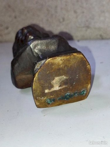 petit buste / presse papier en bronze representant voltaire? en bon etat