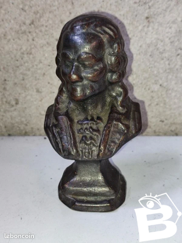 petit buste / presse papier en bronze representant voltaire? en bon etat