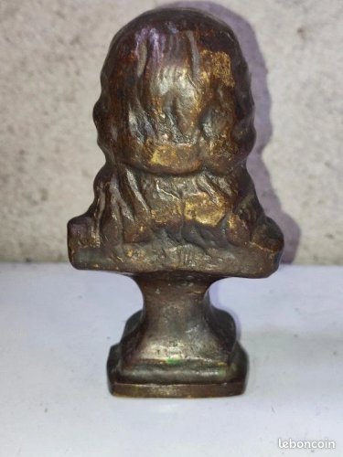 petit buste / presse papier en bronze representant voltaire? en bon etat