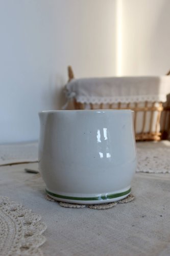 Petit cache pot vintage faience motif barbotine fleur rose