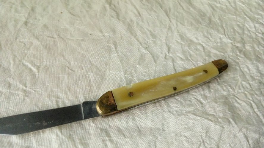 PETIT CANIF PUBLICITAIRE MANCHE EN CORNE CAMENBERT REO*