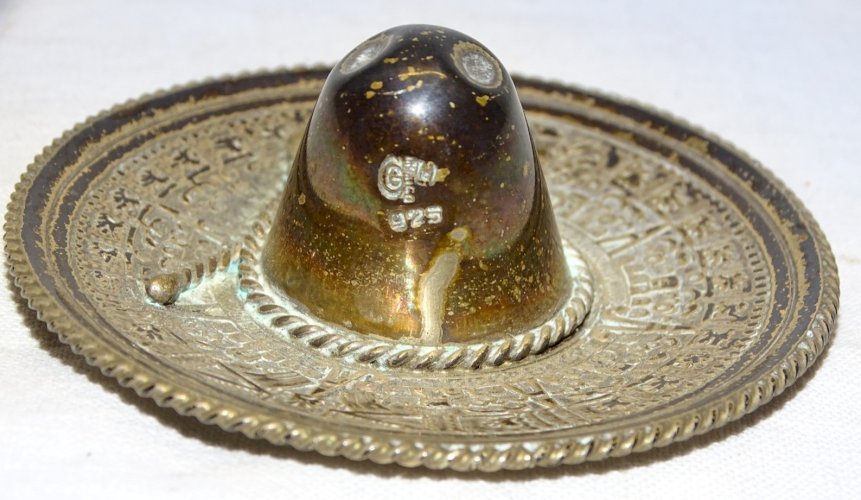 - PETIT CHAPEAU SOMBRERO ARGENT MEXICAIN 925° OBJET DE VITRINE BAGUIER VITRINE D
