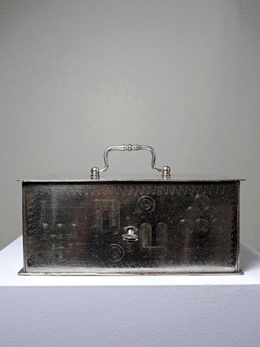 Petit coffre fort portable/caisse ancienne XIXe-XXe métal argenté