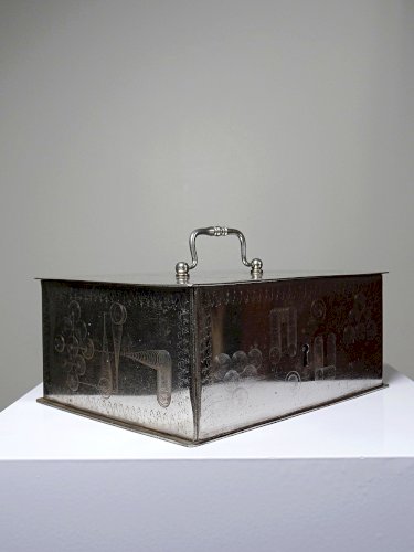 Petit coffre fort portable/caisse ancienne XIXe-XXe métal argenté