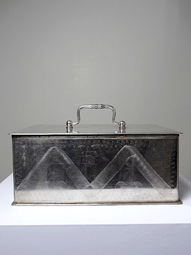 Petit coffre fort portable/caisse ancienne XIXe-XXe métal argenté