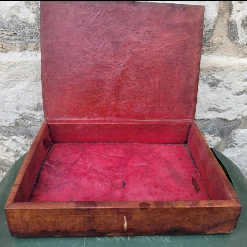 Petit coffre orientale en cuir 19ème