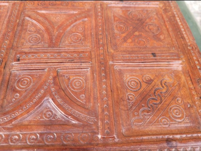 Petit coffre orientale en cuir 19ème