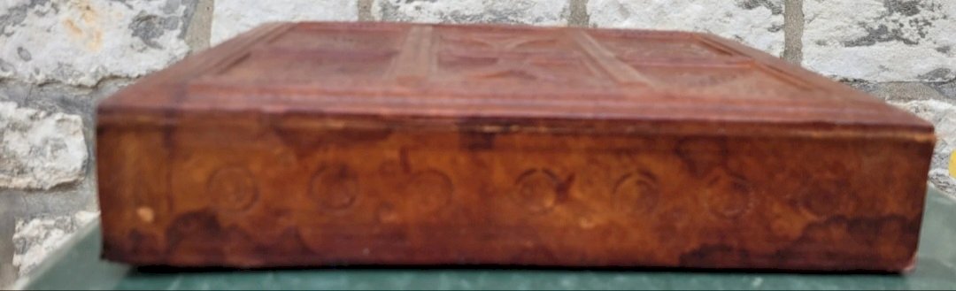 Petit coffre orientale en cuir 19ème