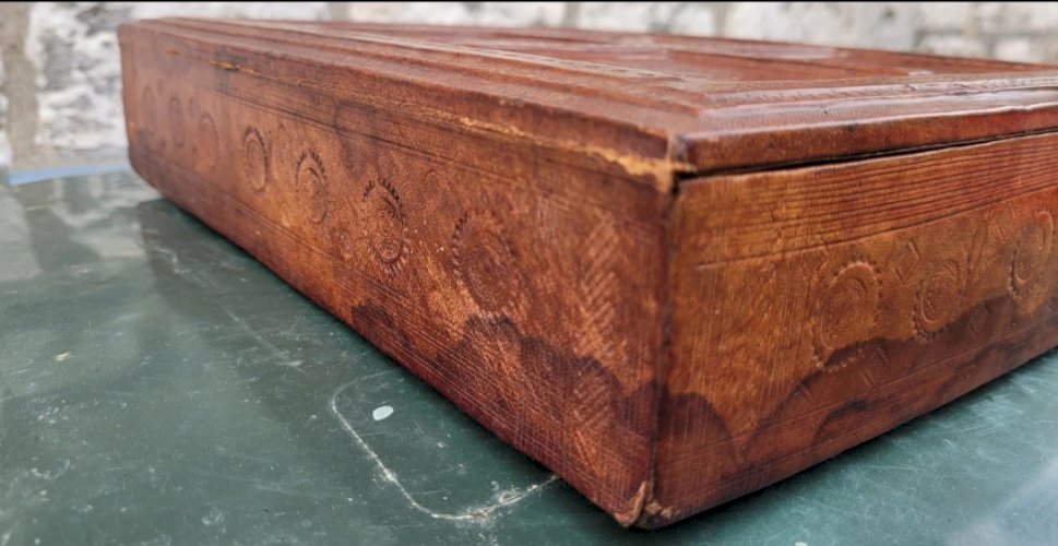 Petit coffre orientale en cuir 19ème