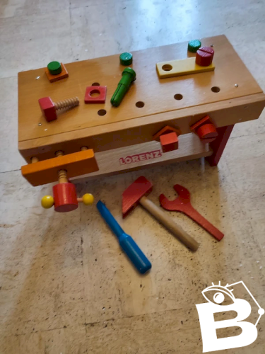 petit etabli en bois pour enfant avec accessoires en bon etat