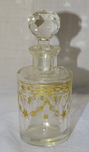 -PETIT FLACON  CRISTAL à décor GUIRLANDES DOREES épaisses  BOUCHON FACETTES   D